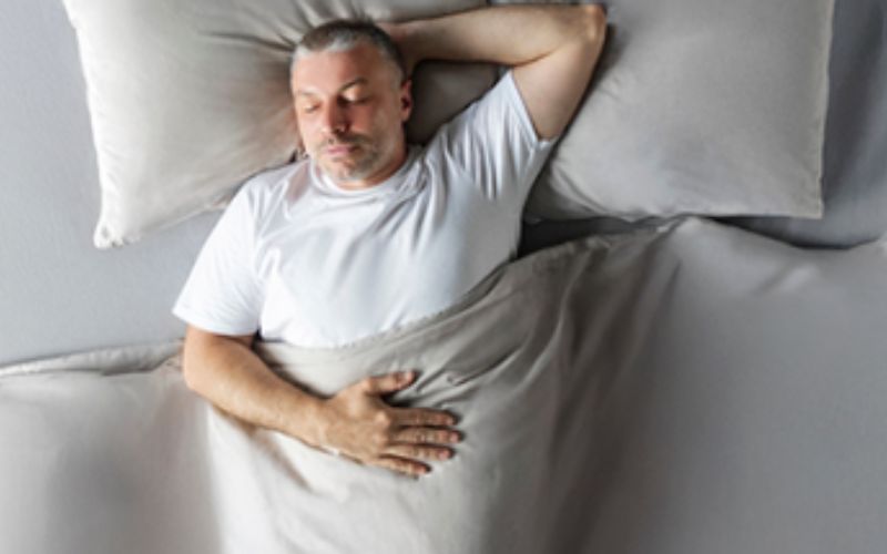 como dormir boca arriba apoya cabeza cuello